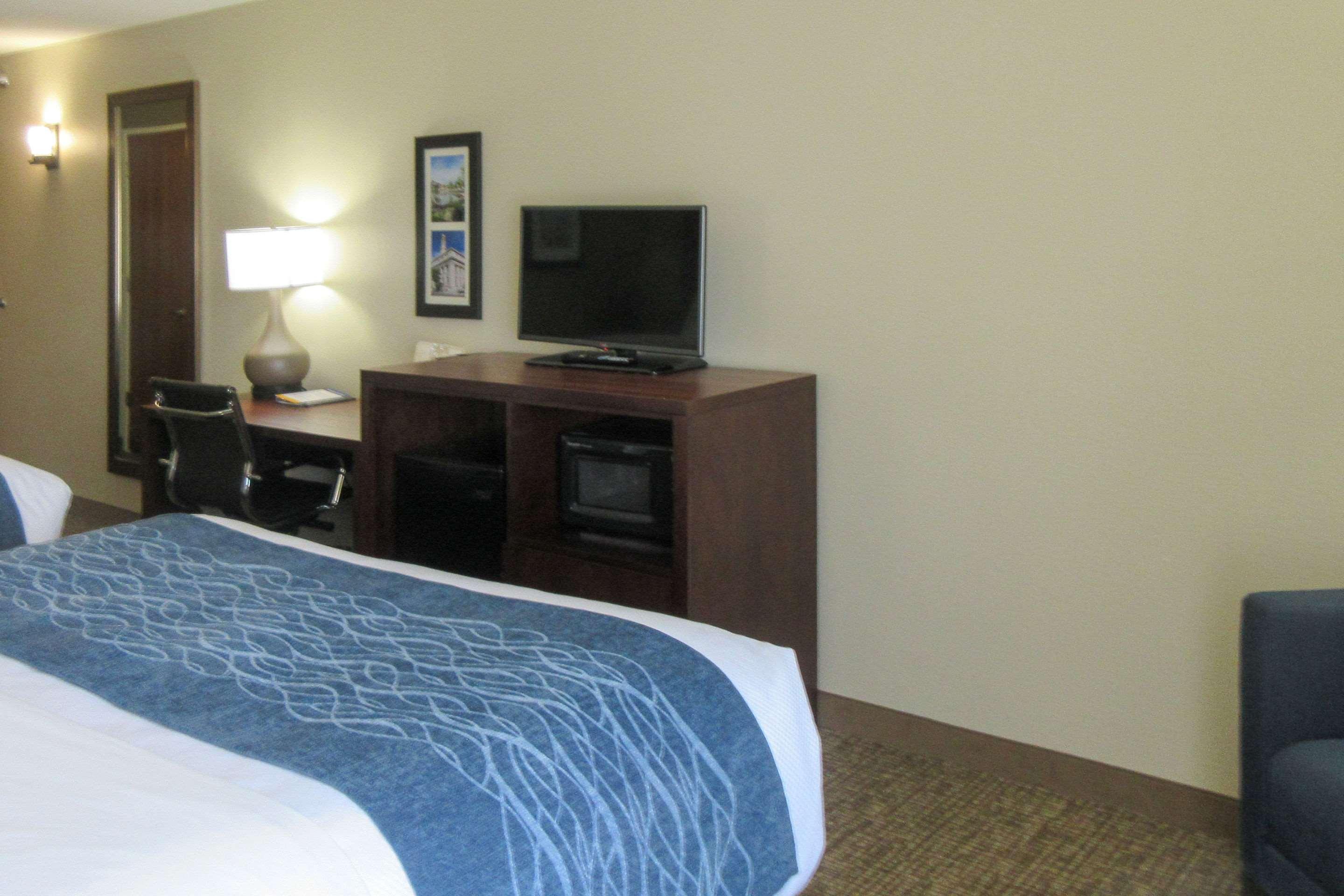 Comfort Inn & Suites Pueblo Esterno foto