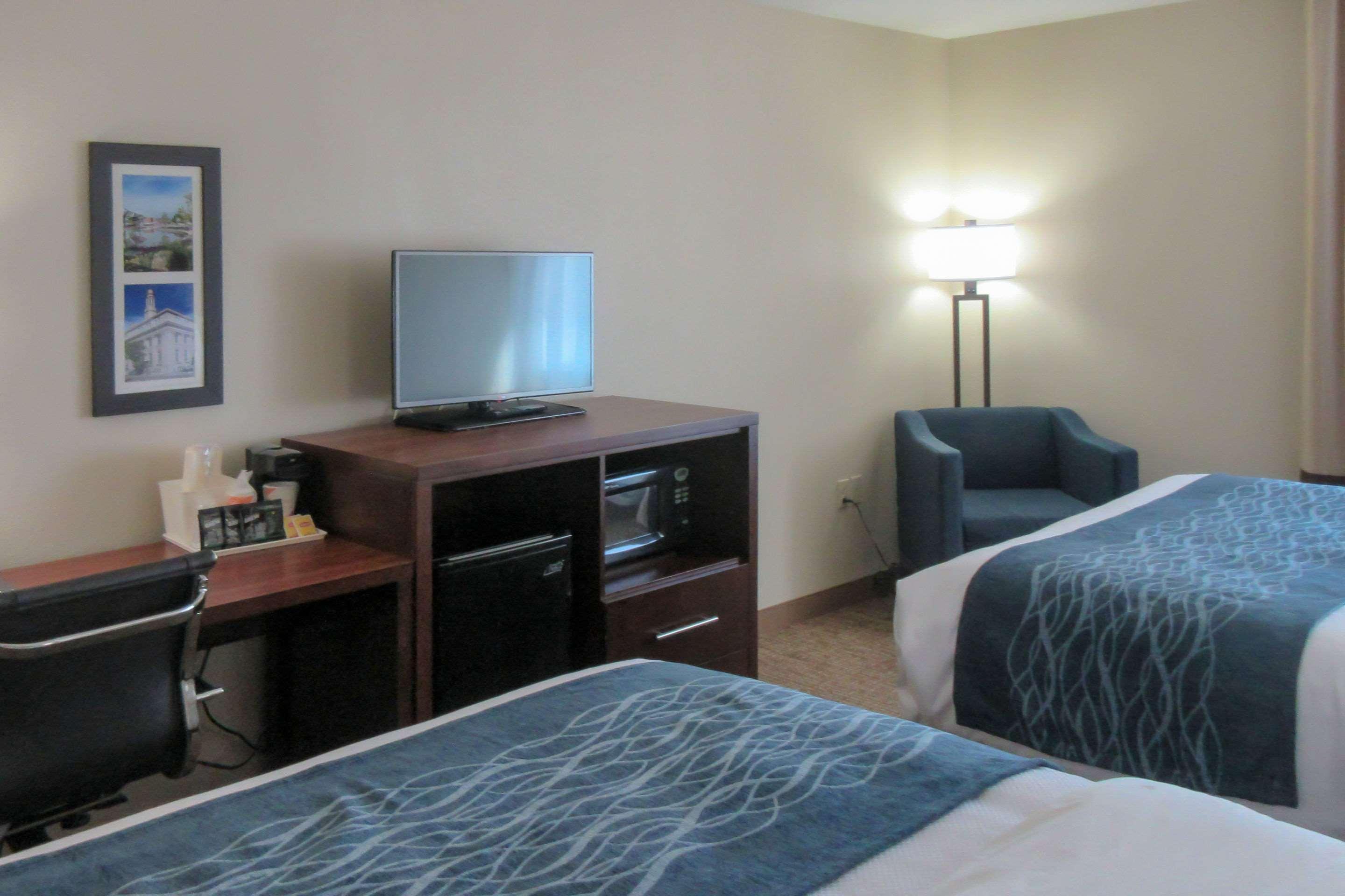 Comfort Inn & Suites Pueblo Esterno foto