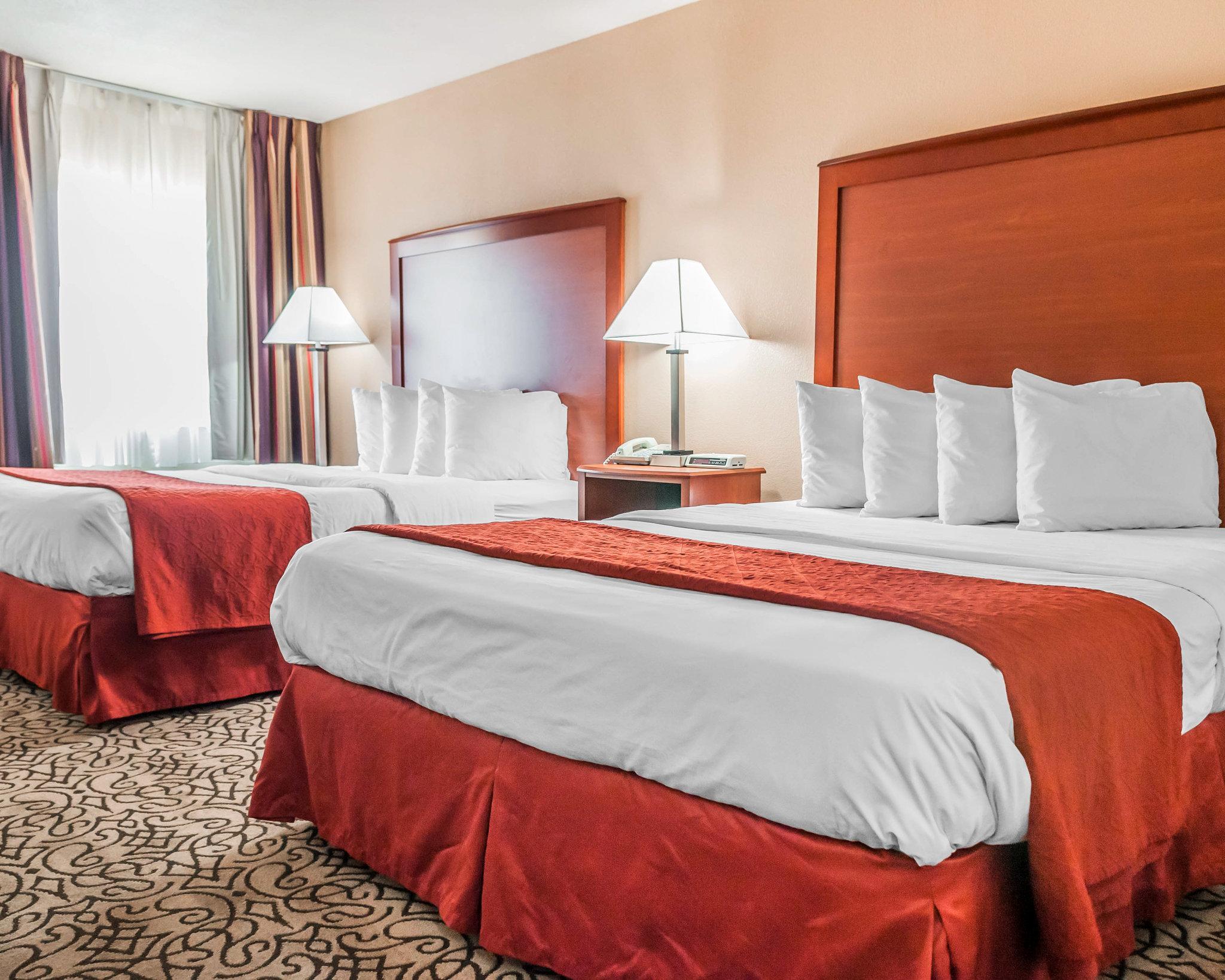 Comfort Inn & Suites Pueblo Esterno foto