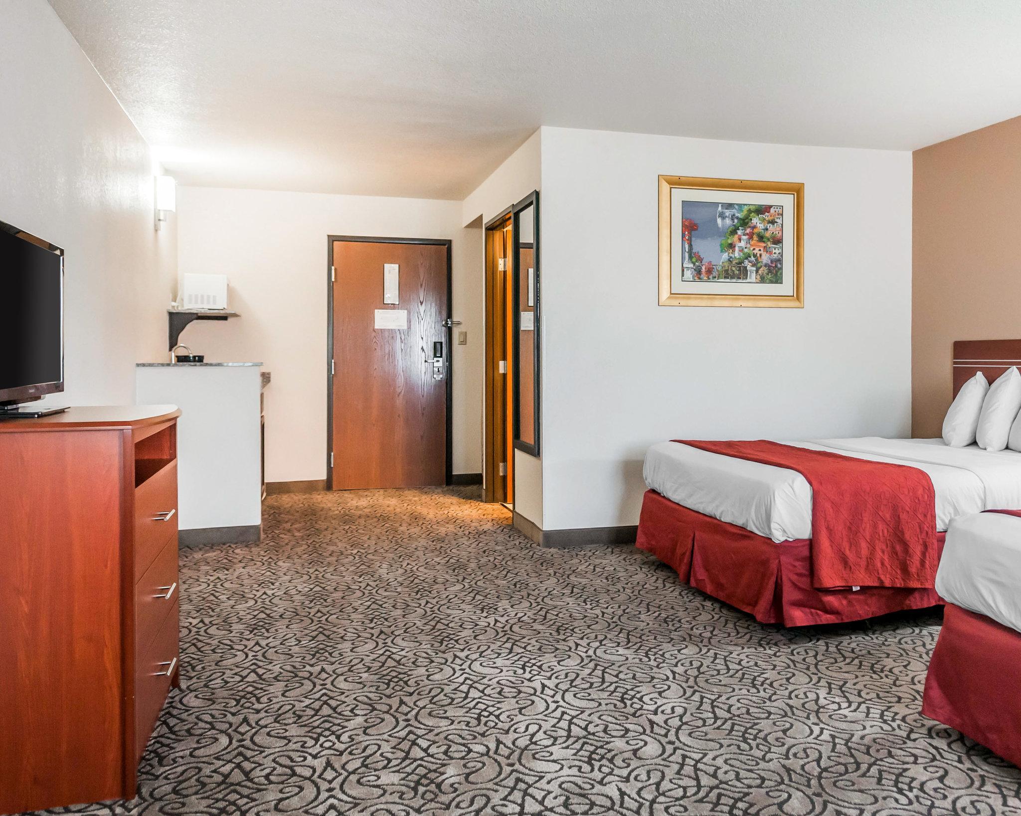 Comfort Inn & Suites Pueblo Esterno foto