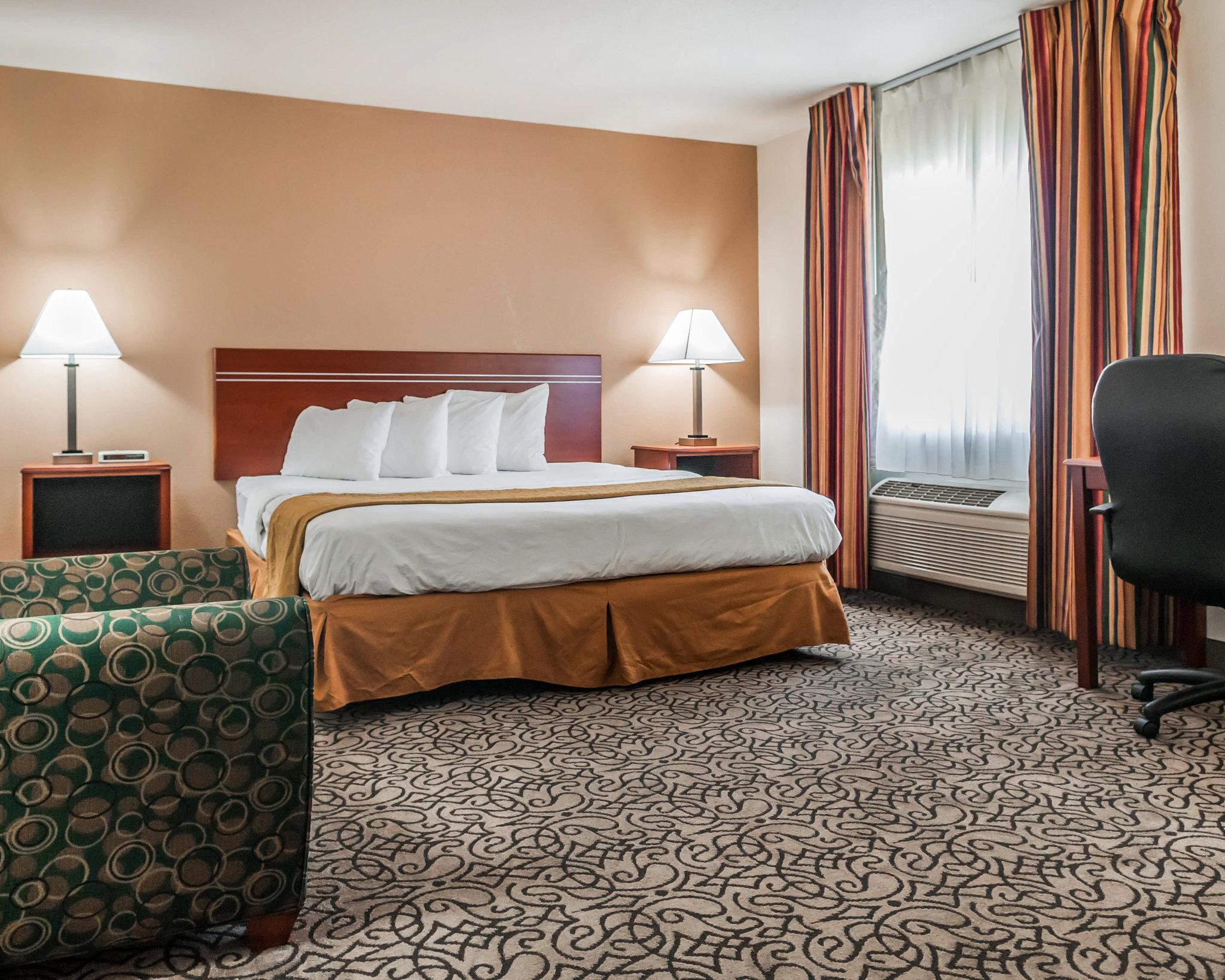 Comfort Inn & Suites Pueblo Esterno foto