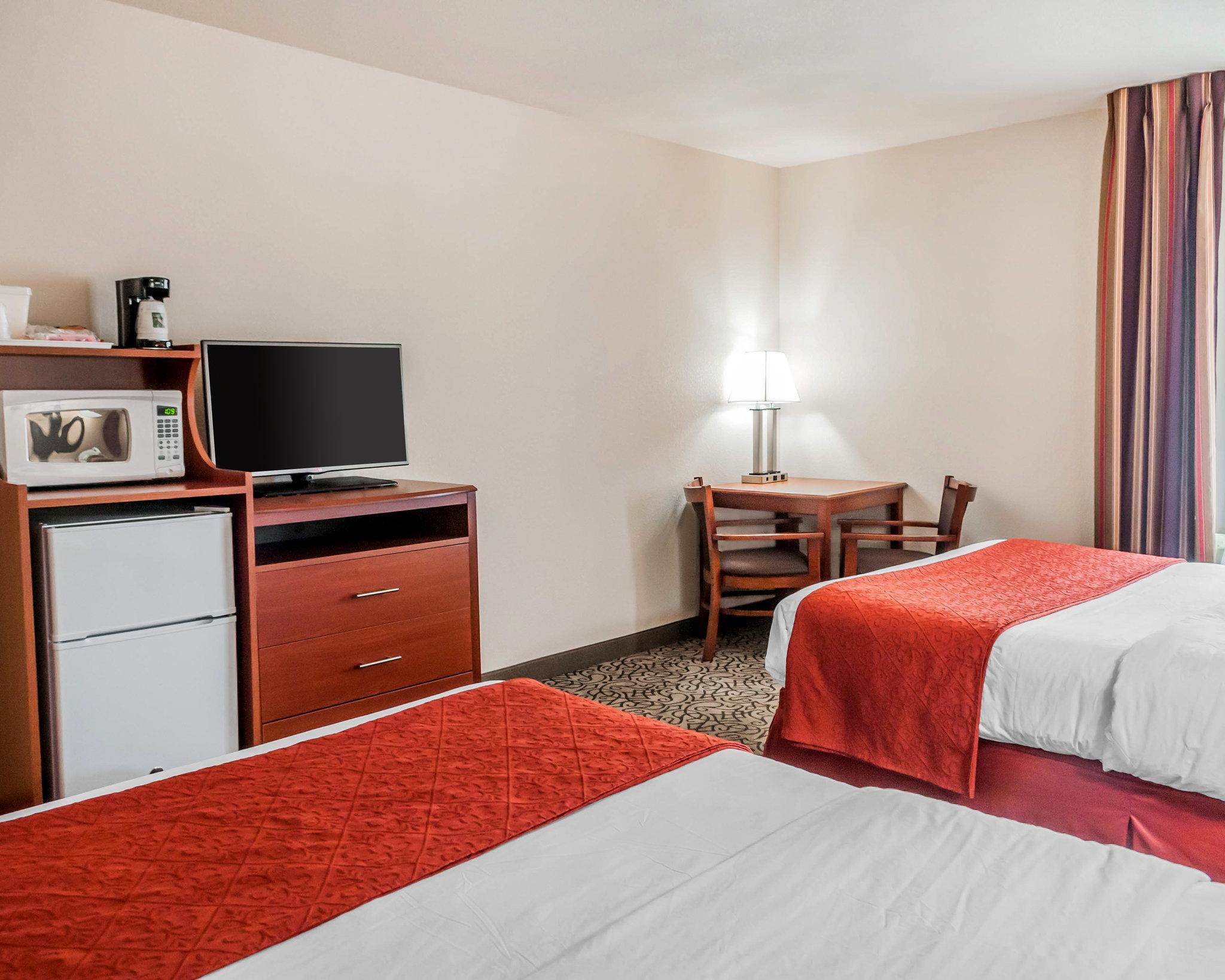 Comfort Inn & Suites Pueblo Esterno foto