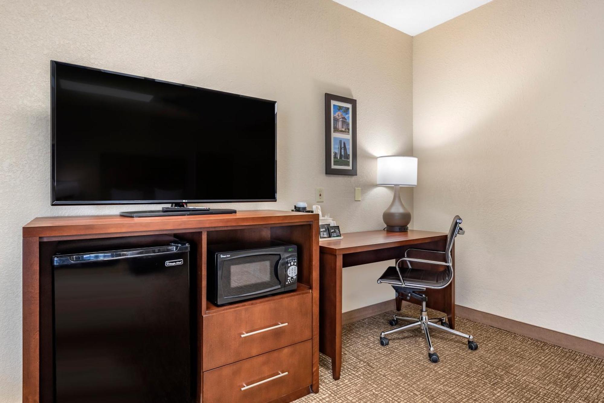 Comfort Inn & Suites Pueblo Esterno foto