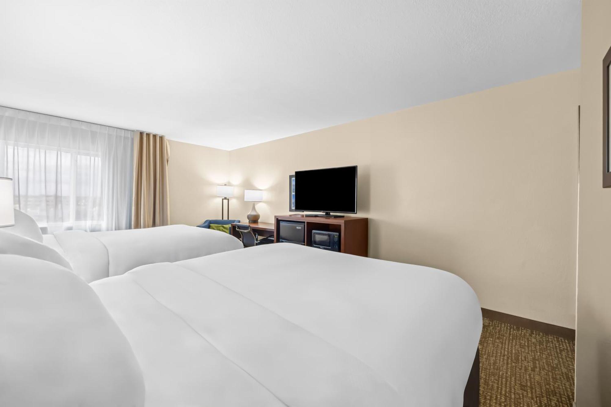 Comfort Inn & Suites Pueblo Esterno foto