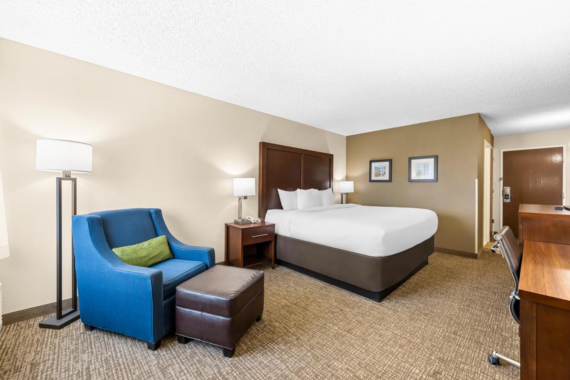 Comfort Inn & Suites Pueblo Esterno foto