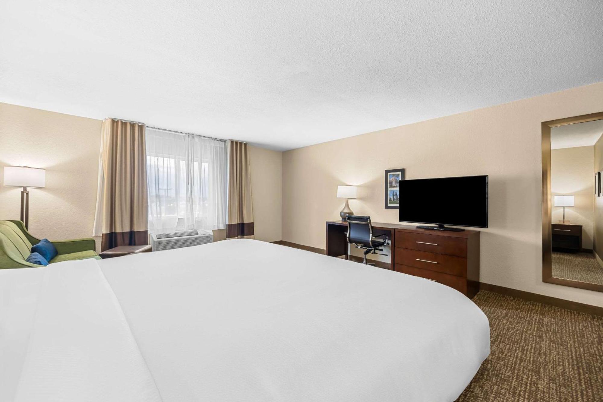 Comfort Inn & Suites Pueblo Esterno foto