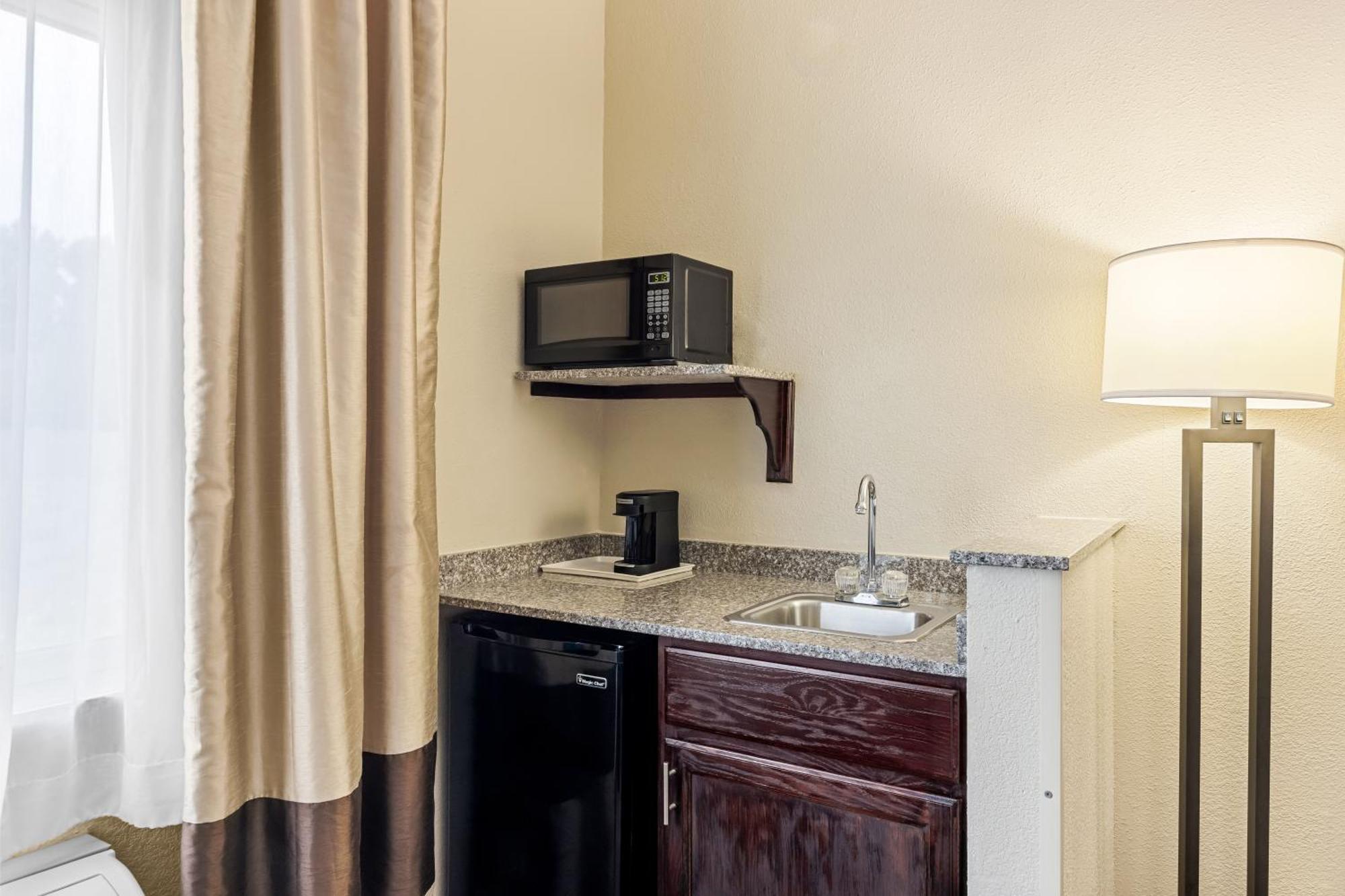 Comfort Inn & Suites Pueblo Esterno foto