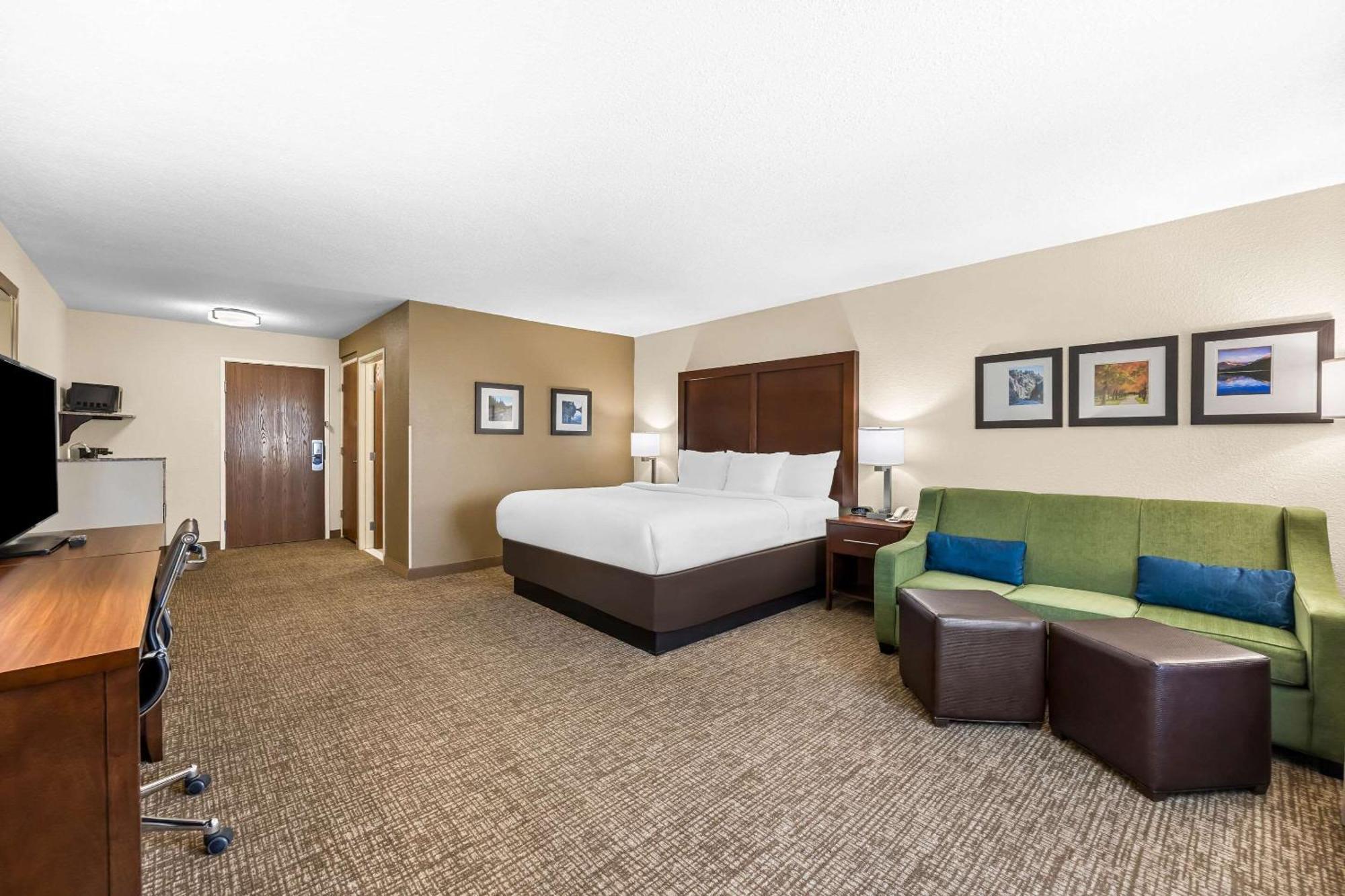 Comfort Inn & Suites Pueblo Esterno foto