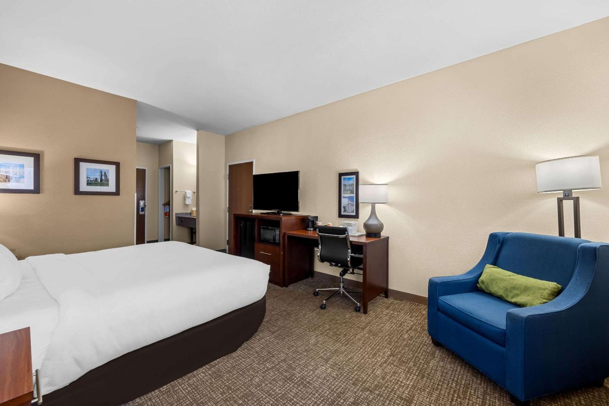 Comfort Inn & Suites Pueblo Esterno foto