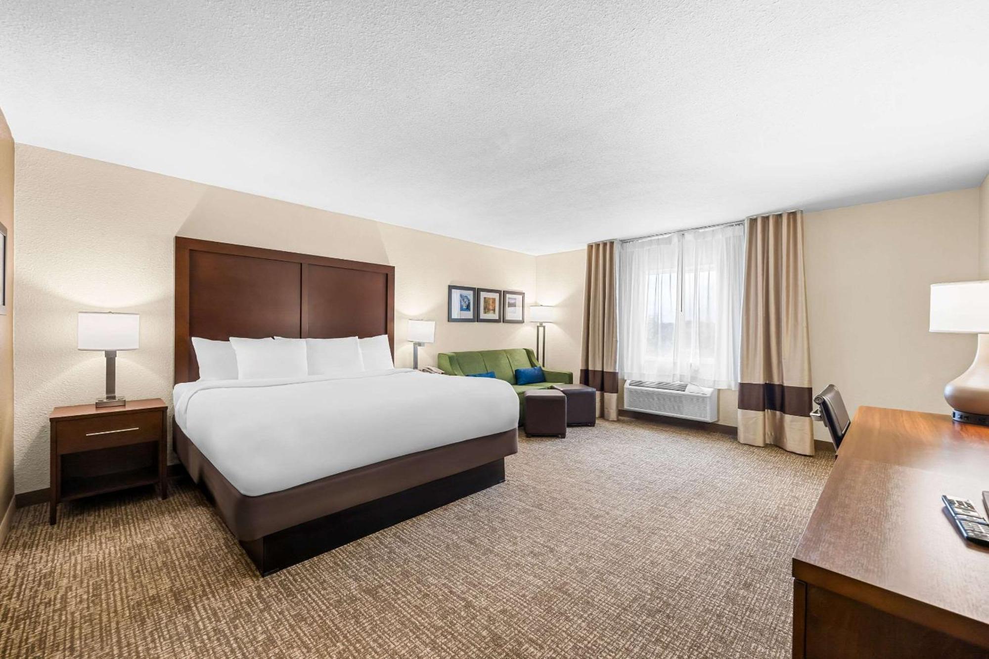 Comfort Inn & Suites Pueblo Esterno foto