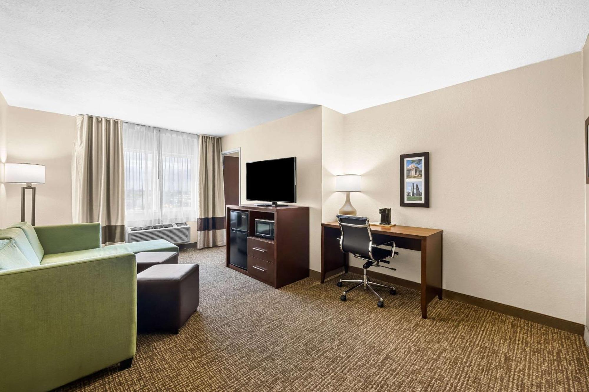 Comfort Inn & Suites Pueblo Esterno foto
