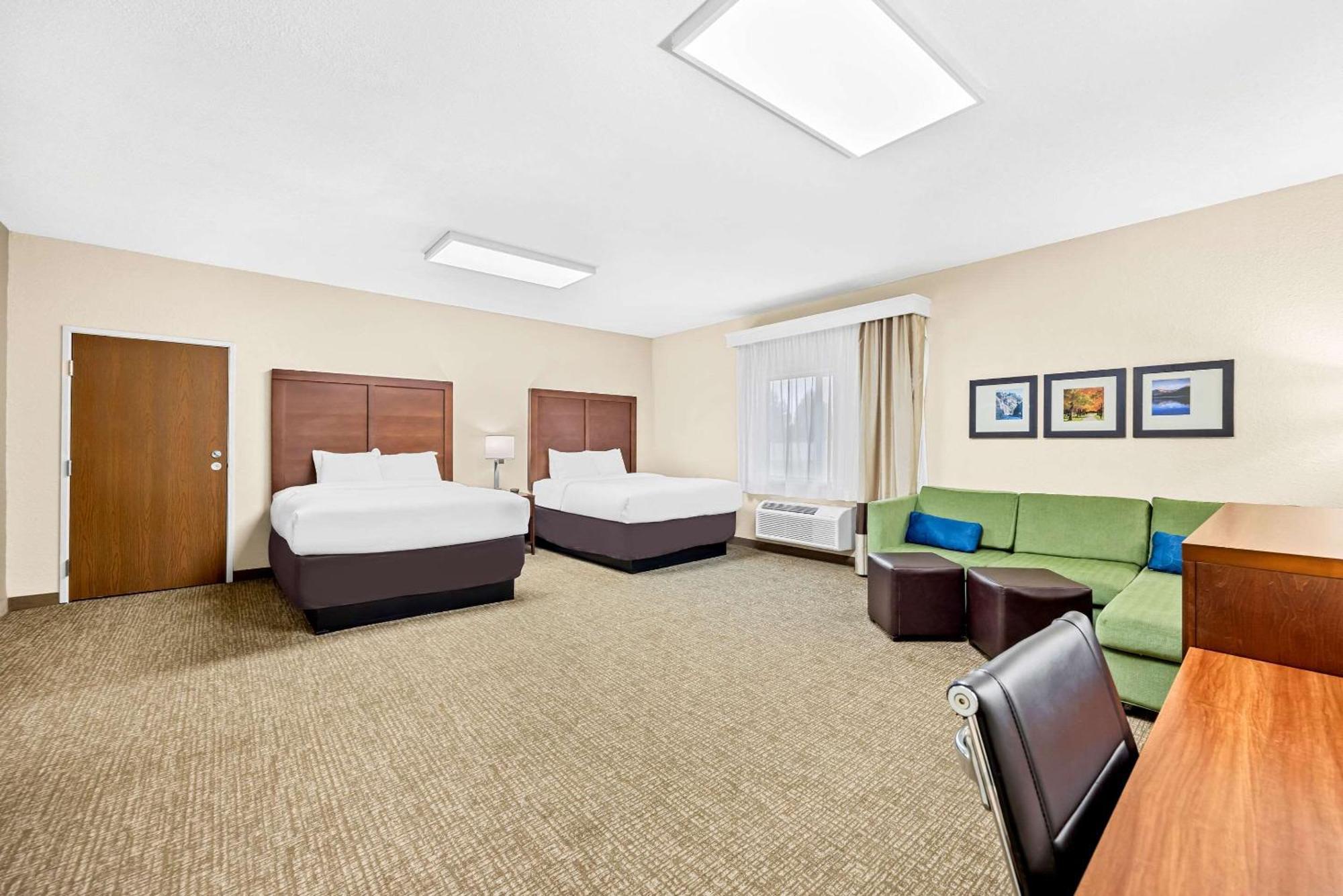 Comfort Inn & Suites Pueblo Esterno foto