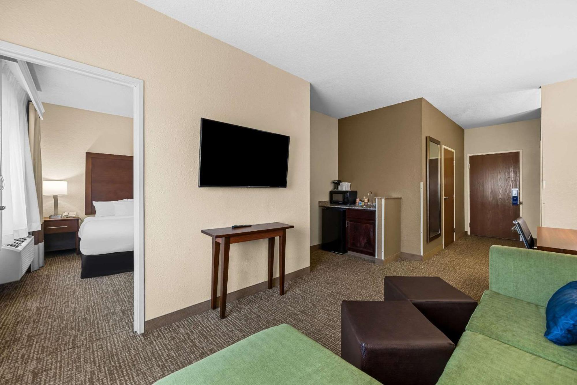 Comfort Inn & Suites Pueblo Esterno foto