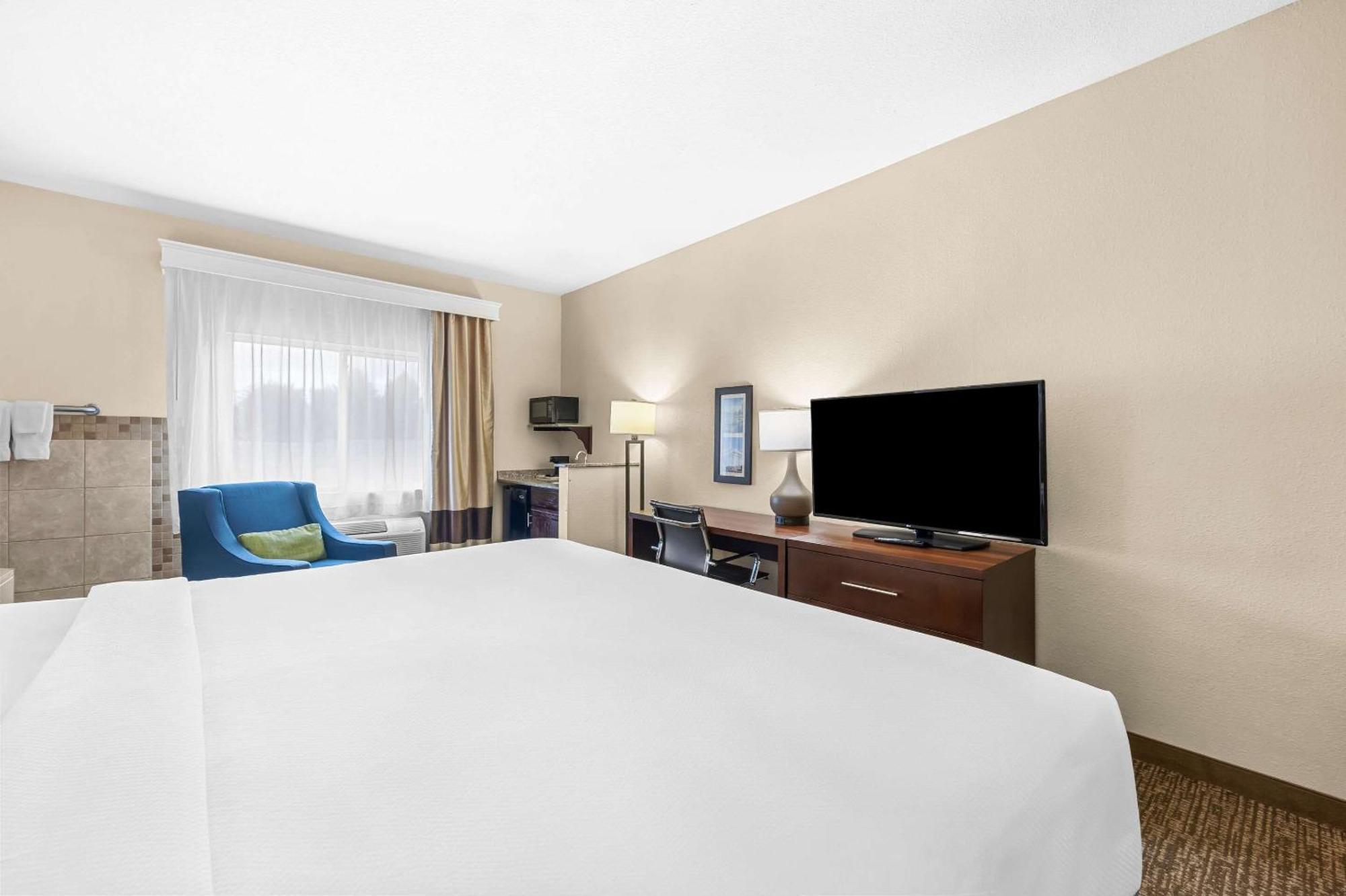 Comfort Inn & Suites Pueblo Esterno foto