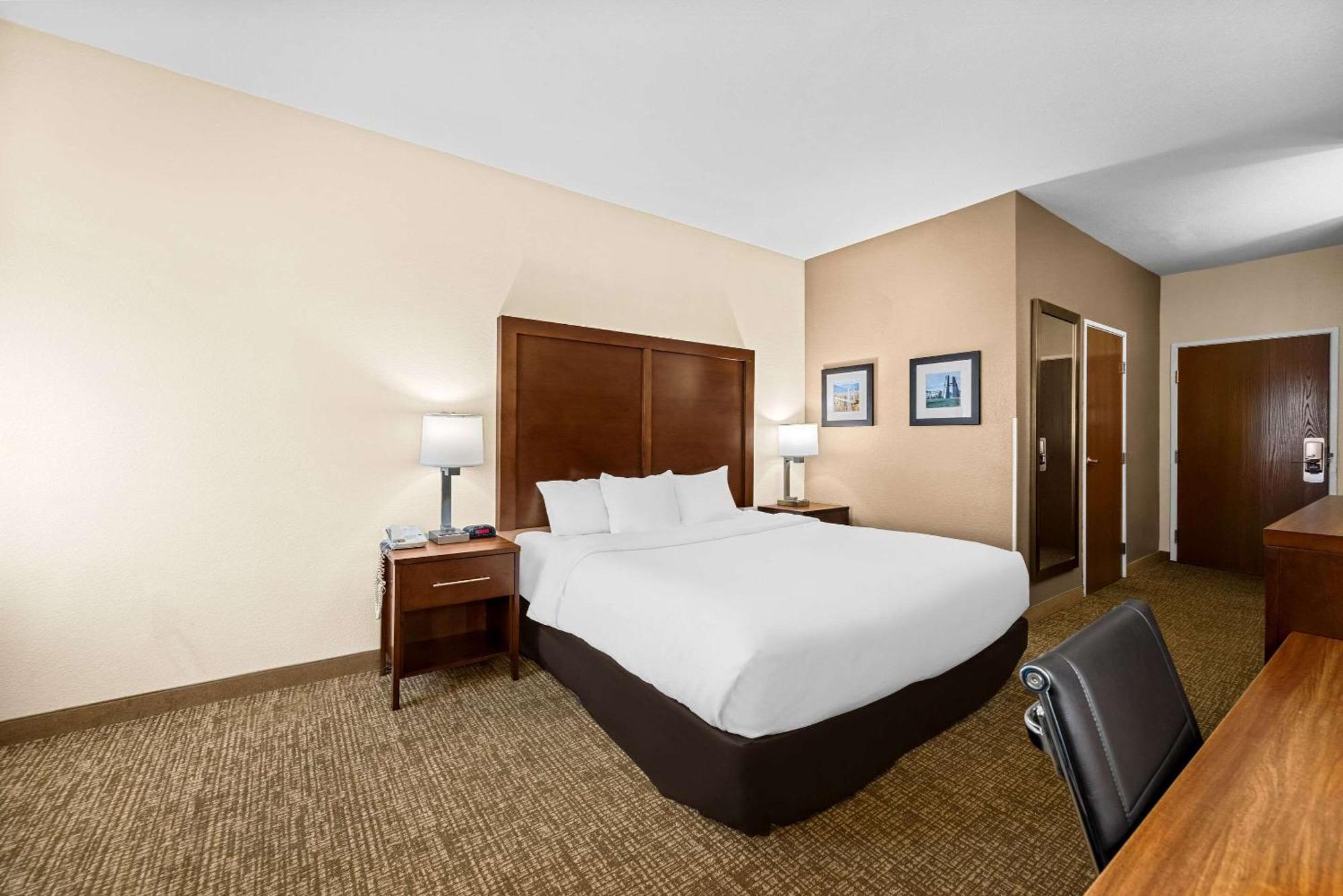 Comfort Inn & Suites Pueblo Esterno foto